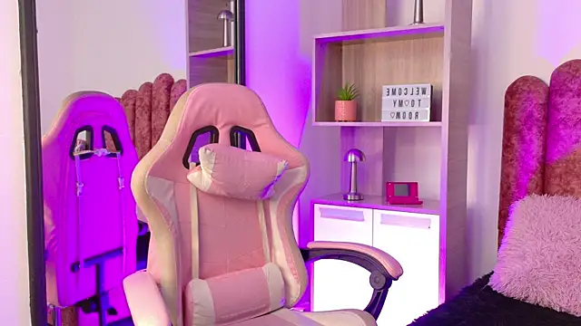 Lullaby Charade online show from 22, 12, 2025