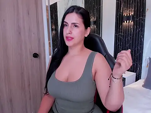 Snapshot of chloe_toms chatting on 25, 10, 2025 chloe toms online show from 25, 10, 2025