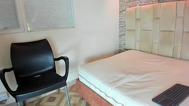 Owenn 17 online show from 20, 10, 2025