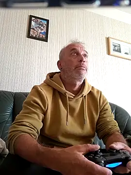 Snapshot of Ptitcouic chatting on 16, 10, 2025 Ptitcouic online show from 16, 10, 2025