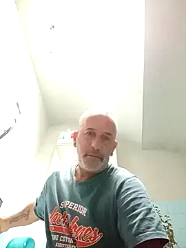 Snapshot of Ptitcouic chatting on 19, 10, 2025 Ptitcouic online show from 19, 10, 2025