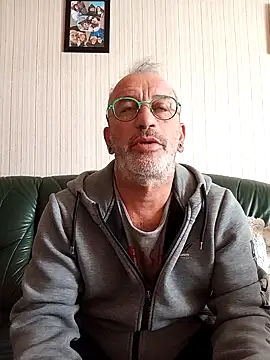 Snapshot of Ptitcouic chatting on 22, 10, 2025 Ptitcouic online show from 22, 10, 2025