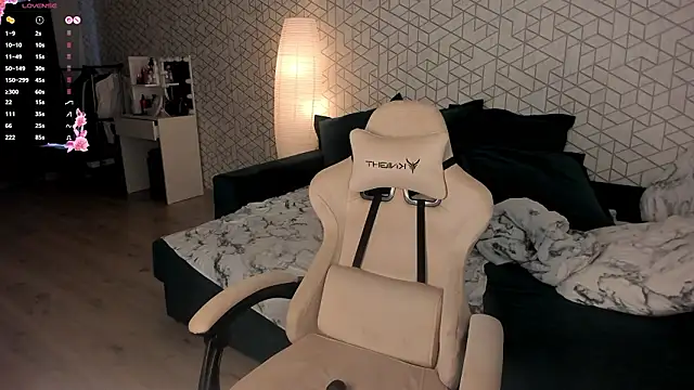 NayaValen online show from 17, 3, 2026