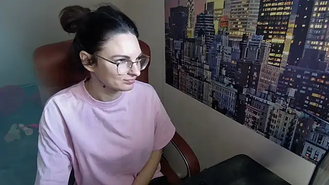 kinkysarahx online show from 20, 3, 2026