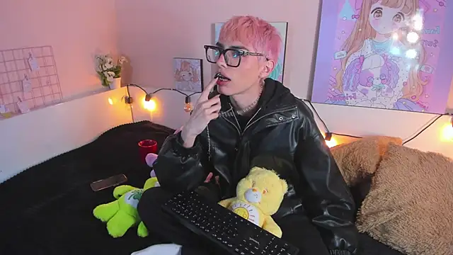 Strawberry Kitty  online show from 31, 10, 2025