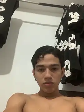 Snapshot of Alex_king17 chatting on 5, 4, 2026 Alex king17 online show from 5, 4, 2026