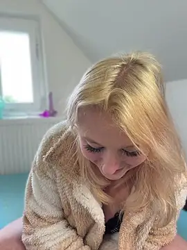 Snapshot of Onlymiasophie chatting on 27, 4, 2026 Onlymiasophie online show from 27, 4, 2026