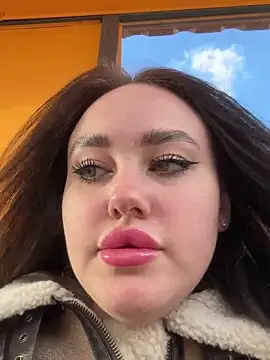 KiraSunshine online show from 2, 11, 2025