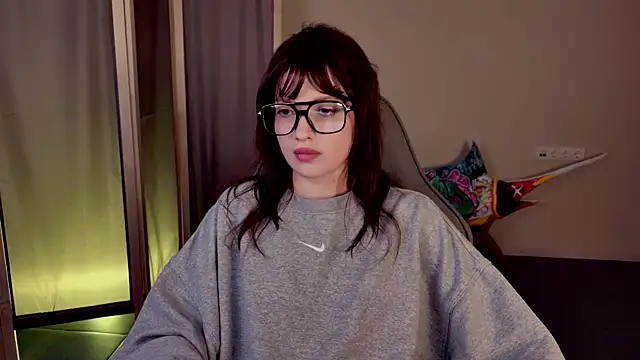 KiraVair online show from 8, 4, 2026