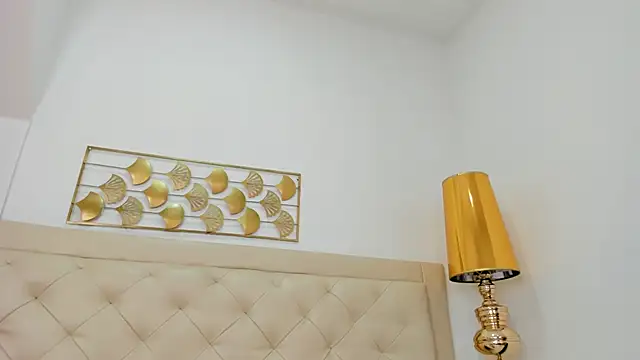 lucia lorenz online show from 3, 2, 2026