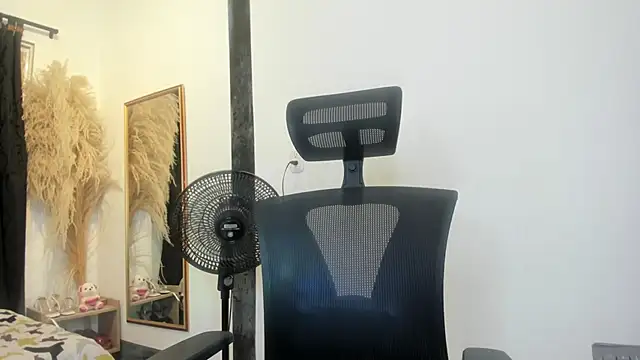 Snapshot of Inaya_Khalifa chatting on 17, 2, 2026 Inaya Khalifa online show from 17, 2, 2026