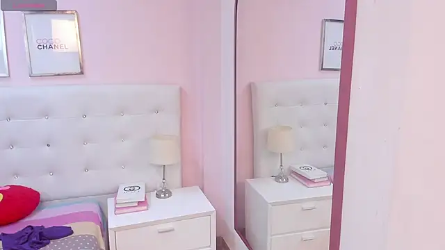 Snapshot of AndreaNavas chatting on 31, 10, 2025 AndreaNavas online show from 31, 10, 2025