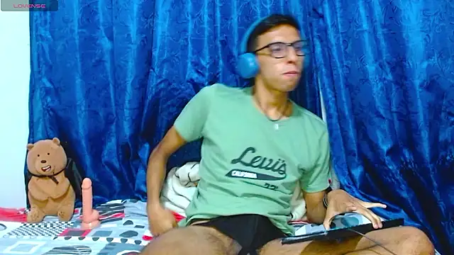 DavTwink3100 online show from 6, 3, 2026