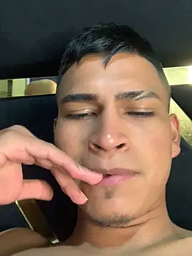 Snapshot of Emiliano_Reyes chatting on 8, 7, 2026 Emiliano Reyes online show from 8, 7, 2026
