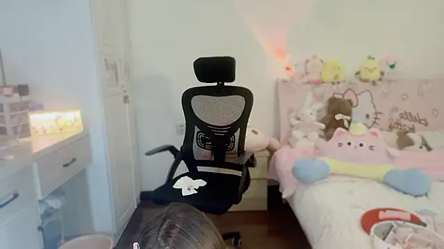 Onecutelittle online show from 5, 11, 2025