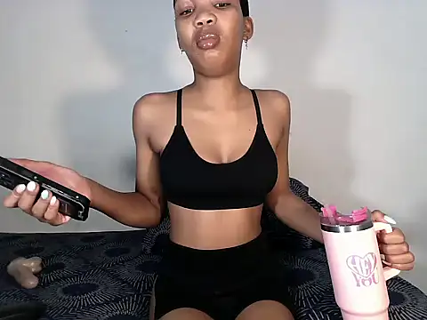 MinnieBee101 online show from 23, 11, 2025