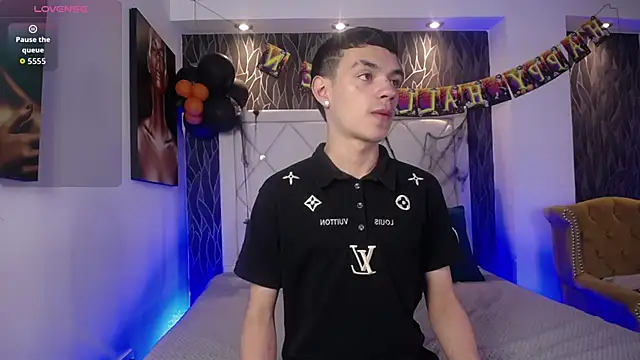 Snapshot of Mike_lawford1 chatting on 2, 11, 2025 Mike lawford1 online show from 2, 11, 2025