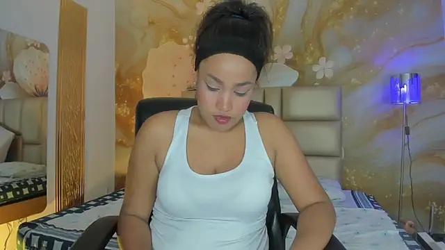 NahomiWalker  online show from 1, 12, 2025