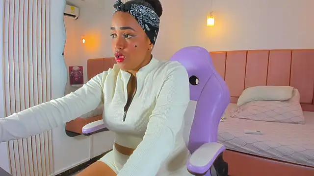 NahomiWalker  online show from 12, 1, 2026