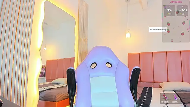 NahomiWalker  online show from 10, 4, 2026