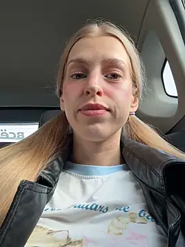 kira mia online show from 18, 4, 2026