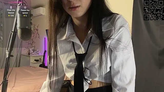 ella simons online show from 6, 11, 2025