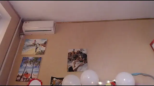 Snapshot of GloriaUpperLove chatting on 25, 9, 2025 GloriaUpperLove online show from 25, 9, 2025