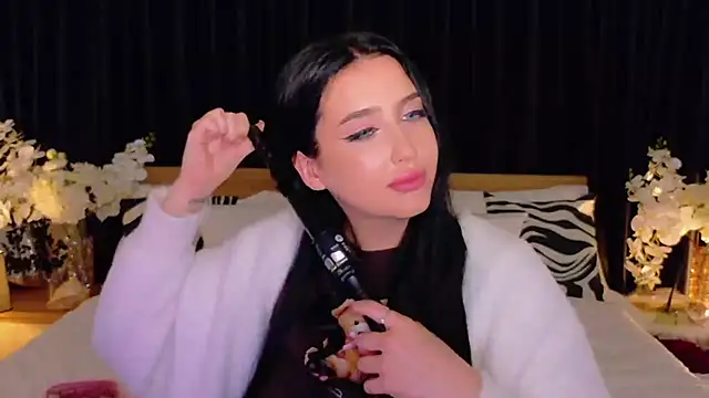 Felicia Herceg online show from 28, 11, 2025