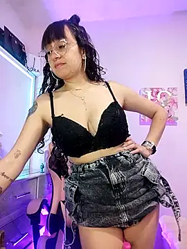 Pinkvixen69 online show from 8, 5, 2026