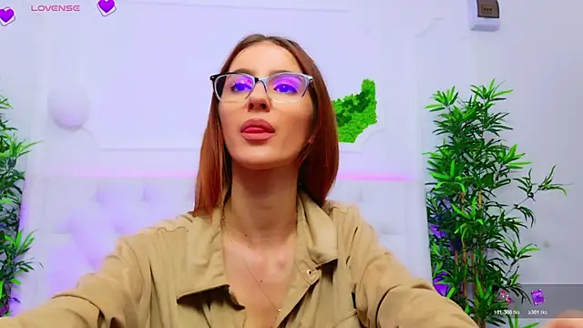 ElisaCharm online show from 4, 11, 2025