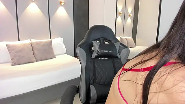 mia collins96 online show from 28, 2, 2026