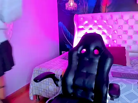 Mika  velvet online show from 2, 2, 2026