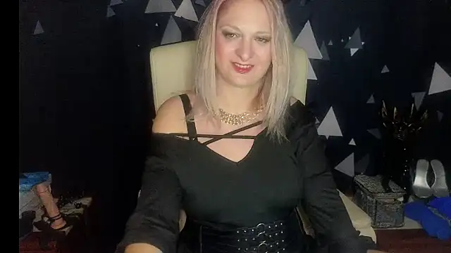 MonicaMis online show from 4, 12, 2025