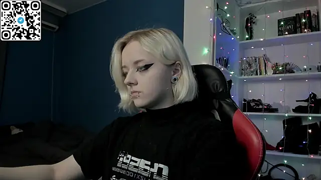 Holy Mistress S online show from 16, 12, 2025