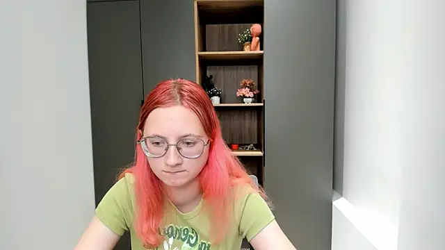 AdelaDelilla online show from 23, 10, 2025