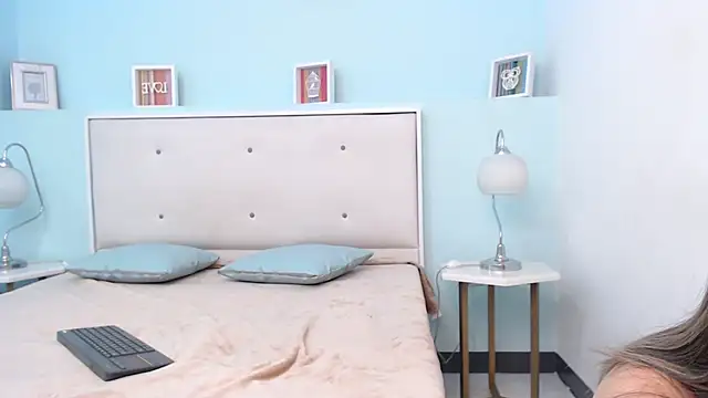 SusanWilliams  online show from 25, 11, 2025