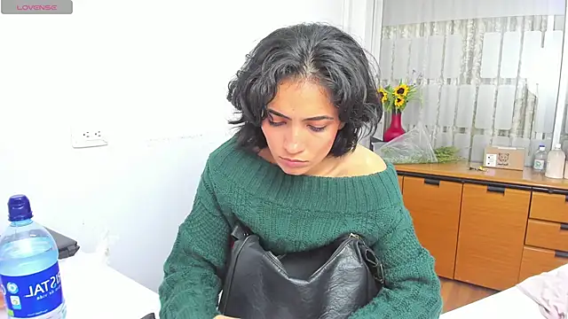 chloehanna online show from 4, 12, 2025