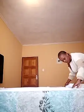 Snapshot of yummy-caramel chatting on 12, 3, 2026 yummy-caramel online show from 12, 3, 2026