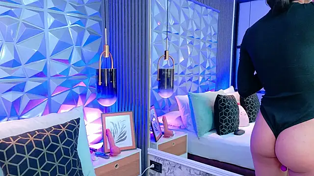 AdelineJhones online show from 28, 3, 2026