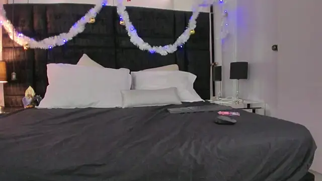 EmmadaSilva online show from 24, 11, 2025