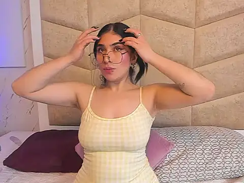 Snapshot of EmmaColliinss chatting on 28, 10, 2025 EmmaColliinss online show from 28, 10, 2025