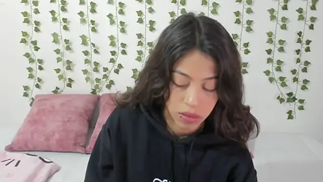 Snapshot of emily_jonessxx chatting on 3, 2, 2026 emily jonessxx online show from 3, 2, 2026