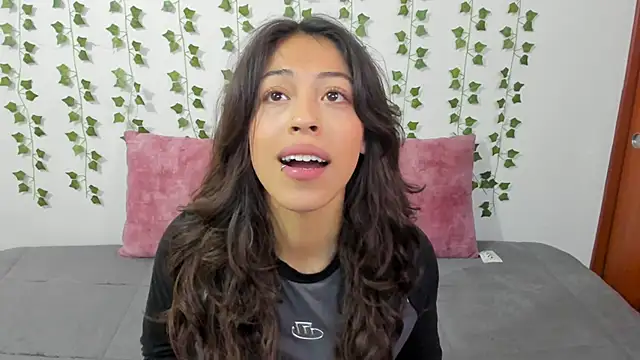 Snapshot of emily_jonessxx chatting on 28, 2, 2026 emily jonessxx online show from 28, 2, 2026