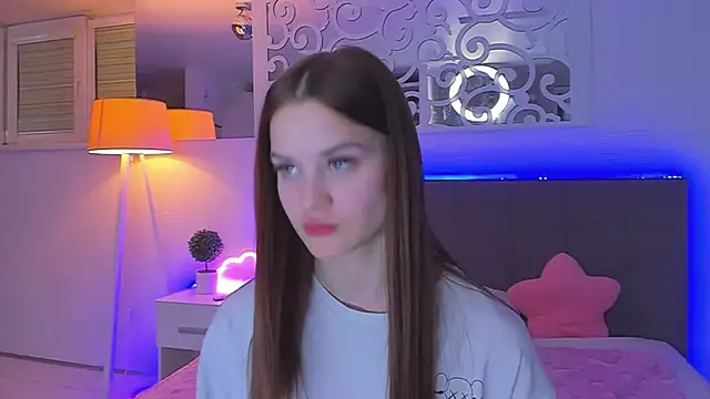 LuisaClover online show from 11, 4, 2026