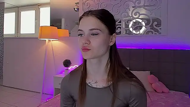 LuisaClover online show from 13, 4, 2026