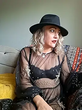 Snapshot of Raven_Fantastic chatting on 22, 10, 2025 Raven Fantastic online show from 22, 10, 2025