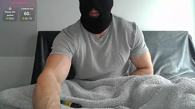 Snapshot of Masked_Bull38_Uk chatting on 3, 12, 2025 Masked Bull38 Uk online show from 3, 12, 2025