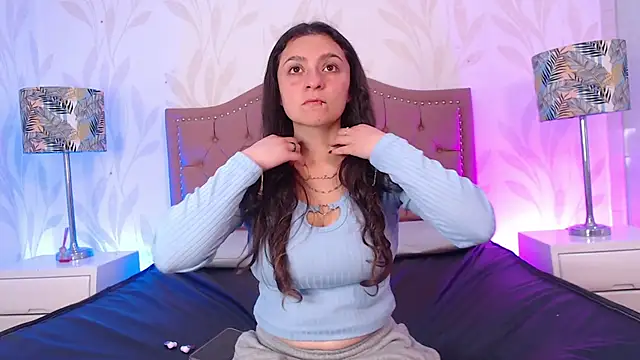 Emmy Palacios online show from 15, 12, 2025