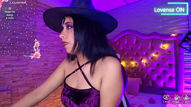 Roxanne Han online show from 30, 10, 2025