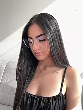 IslaCole online show from 24, 4, 2026